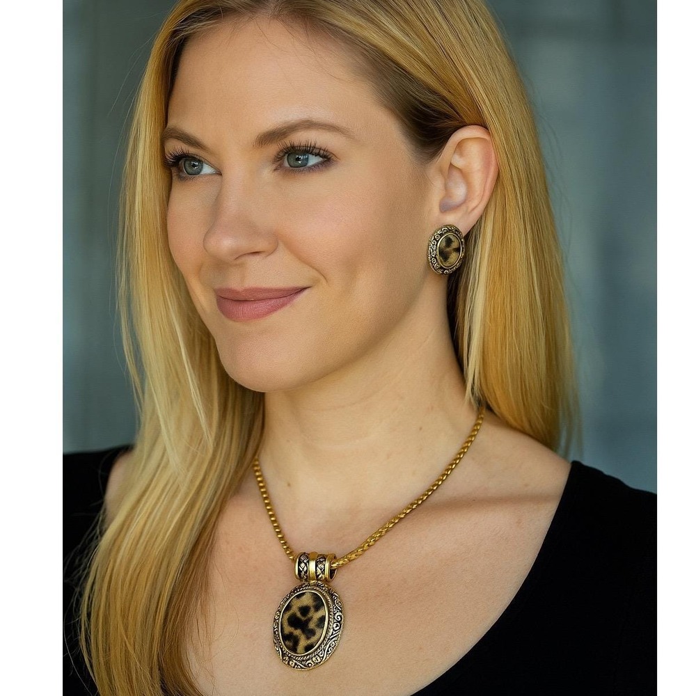 Vintage Gold Tone Necklace Earring Set Animal Print Oval Pendant Jewelry